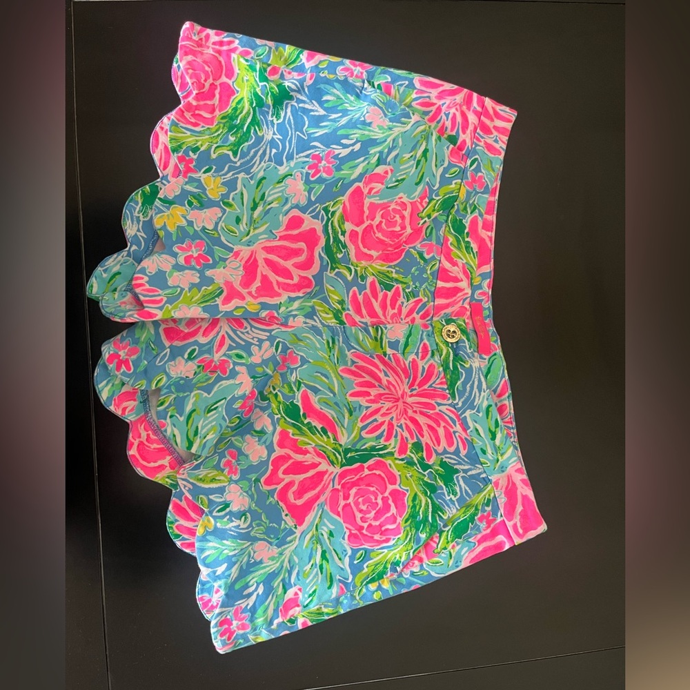 Floral Scalloped Hem Shorts